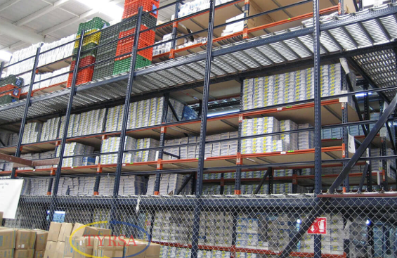 Crecer hacia arriba es la nueva estrategia: pasarelas para almacenes