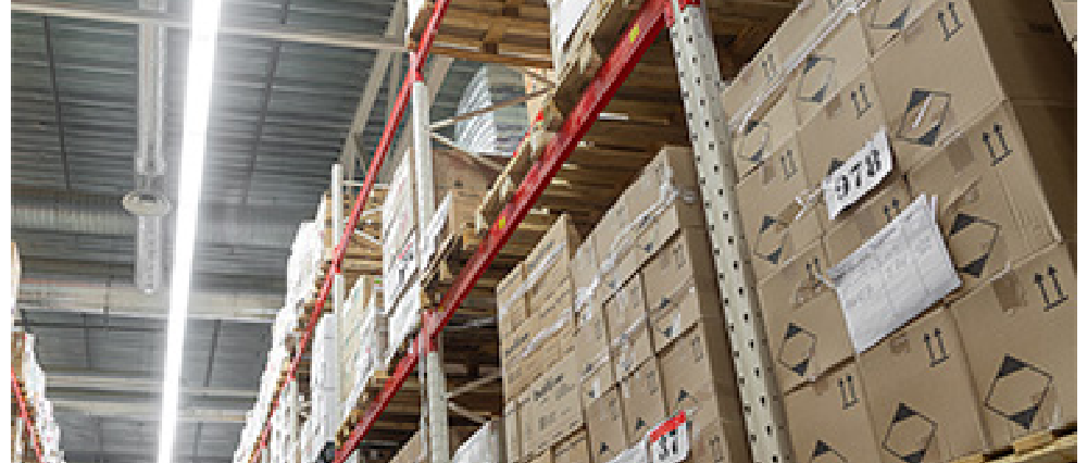 Capacidad de carga y seguridad en estantes para almacén