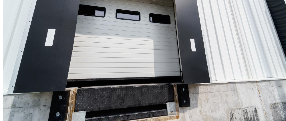 Velocidad y eficiencia en accesos es la clave en las puertas y cortinas industriales en almacenes y CEDIS